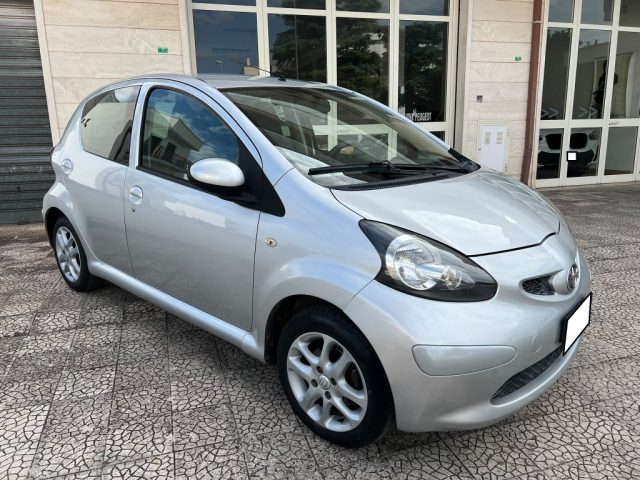 Toyota Aygo 1.0 12V 5 porte AUTO, del 2006, 220.993 km, in vendita a Alberobello (BA)