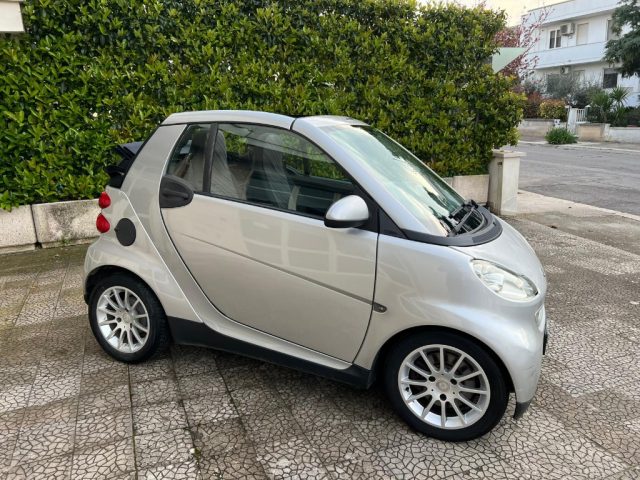 smart forTwo 1000 52 kW cabrio - foto 2 di 4