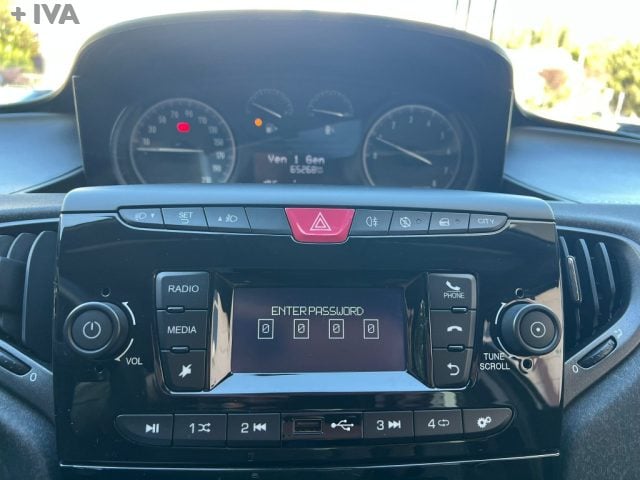 Lancia Ypsilon 1.0 FireFly S&S Hybrid Ecochic, del 2022, 65.268 km, in vendita a Alberobello (BA)