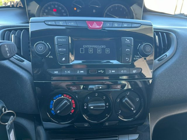 Lancia Ypsilon 1.0 FireFly S&S Hybrid Ecochic, del 2022, 65.268 km, in vendita a Alberobello (BA)