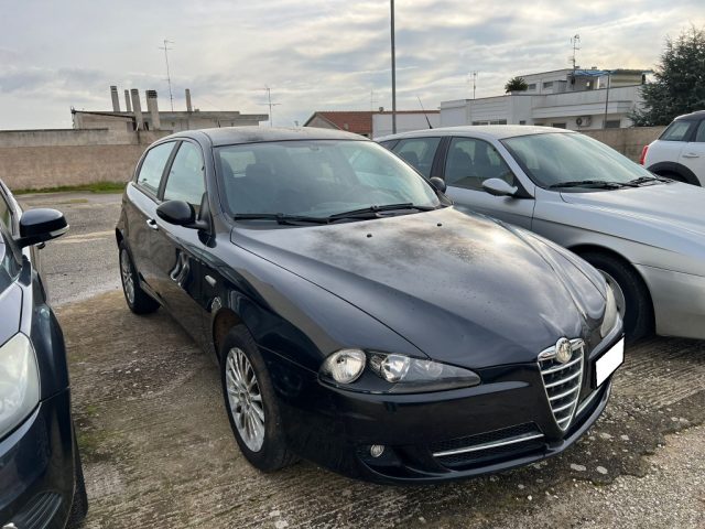 Alfa Romeo 147 1.9 JTD (120) 5 porte - foto 2 di 4