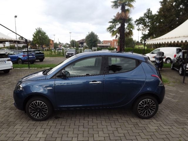 Lancia Ypsilon 1.0 FireFly 5 porte S&S Hybrid Gold - foto 3 di 4