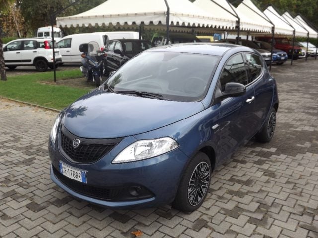 Lancia Ypsilon 1.0 FireFly 5 porte S&S Hybrid, del 2023, 22.902 km, in vendita a Masserano (BI)