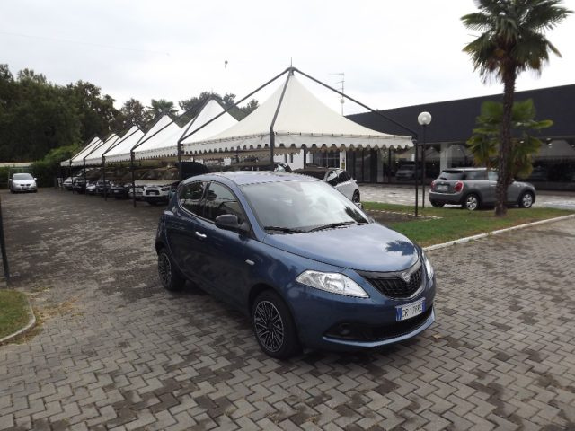 Lancia Ypsilon 1.0 FireFly 5 porte S&S Hybrid - foto 3 di 4