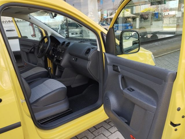 Volkswagen Caddy 1.6 TDI 102 CV 4p. Kombi, del 2013, 266.000 km, in vendita a Masserano (BI)