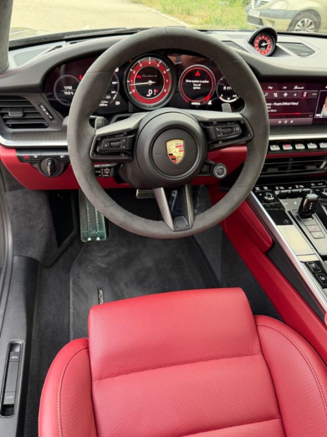 Porsche 992 Turbo S Coupé Asse Post Matrix Tetto special Color, del 2025, 6.200 km, in vendita a Crocetta Del Montello (TV)