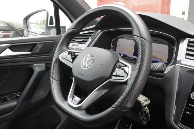 Volkswagen Tiguan 1.5 TSI 150CV DSG IQ.LIGHT R-Line Unicoprop., del 2024, 49.530 km, in vendita a Crocetta Del Montello (TV)