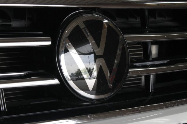 Volkswagen Tiguan 1.5 TSI 150CV DSG IQ.LIGHT R-Line Unicoprop. usato a CROCETTA DEL MONTELLO