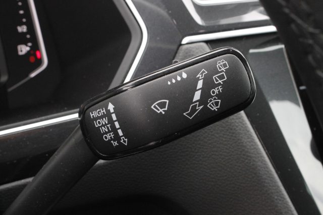 Volkswagen Tiguan 1.5 TSI 150CV DSG IQ.LIGHT R-Line Unicoprop. usato a CROCETTA DEL MONTELLO