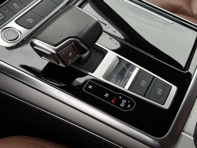 Audi Q7 55TFSIe Business, Tetto, Pelle,Plug-in,Unicoprop. usato a CROCETTA DEL MONTELLO