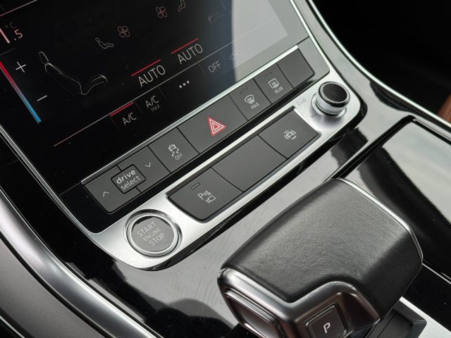 Audi Q7 55TFSIe Business, Tetto, Pelle,Plug-in,Unicoprop. usato a CROCETTA DEL MONTELLO