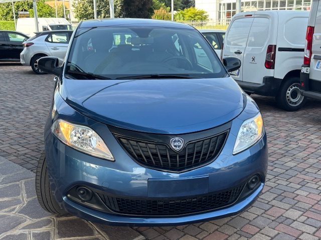 Lancia Ypsilon 1.0 FireFly 5 porte S&S Hybrid Silver Plus - foto 2 di 4