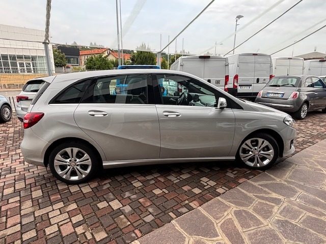 Mercedes-Benz B 180 d Sport - foto 4 di 4