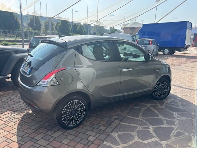 Lancia Ypsilon 1.0 FireFly 5 porte S&S Hybrid Silver Plus - foto 4 di 14