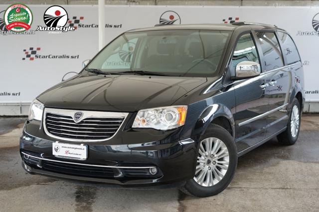 Lancia Voyager 2.8 Turbodiesel Platinum 177 CV usato a QUARTU SANT ELENA