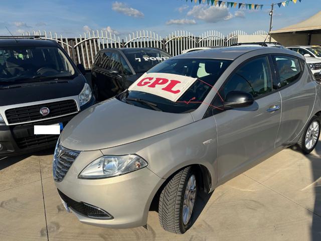Lancia Ypsilon 1.2 69 CV 5P GPL Ecochic Gold - foto 2 di 4