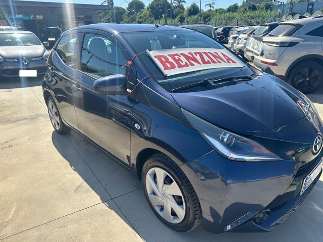 Toyota Aygo 1.0 VVT-i 69 CV 5 porte x-play - foto 2 di 4