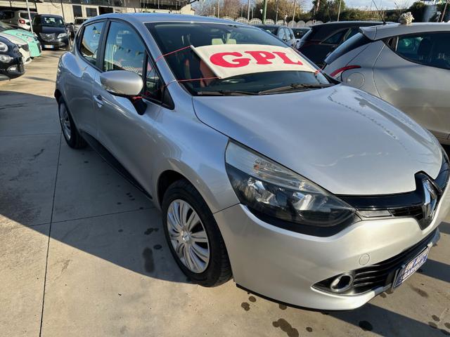 Renault Clio 1.2 75CV GPL 5 porte Wave - foto 2 di 4