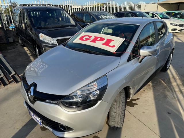 Renault Clio 1.2 75CV GPL 5 porte Wave, del 2014, 199.000 km, in vendita a Qualiano (NA)