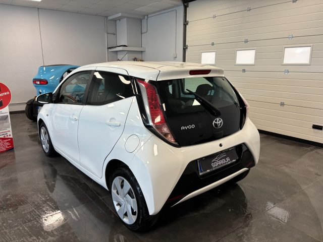 Toyota Aygo Automatica MMT 1.0 Benzina 5 Porte x-business - foto 4 di 4