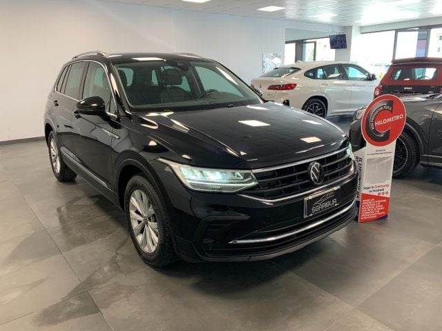 Volkswagen Tiguan 2.0 TDI Automatico DSG Elegance usato a QUALIANO
