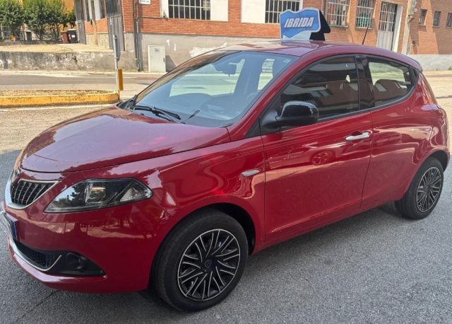 Lancia Ypsilon 1.0 FireFly 5 porte S&S Hybrid Silver Plus 5 POSTI - foto 2 di 4