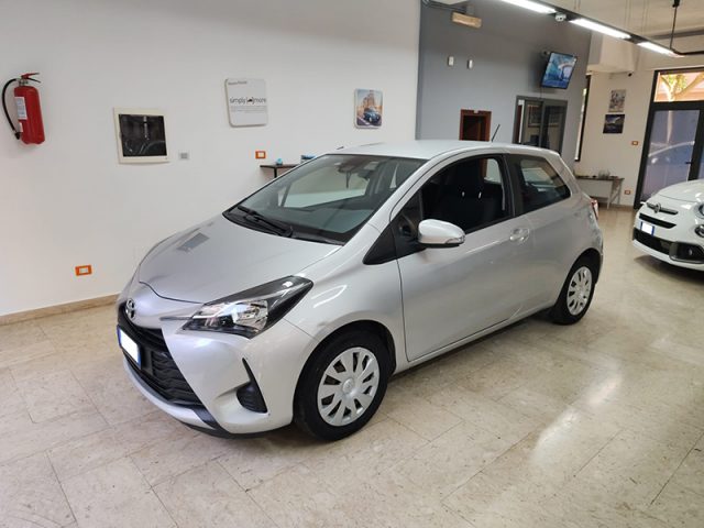 Toyota Yaris 1.0 72 CV 3 porte Cool - foto 3 di 4