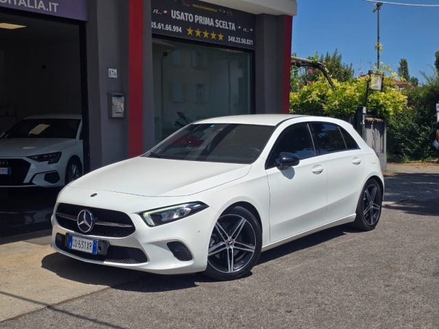 Mercedes-Benz A 200 d Automatic LED Ambient 64 MBux Navi NIGHT Pack 18 usato a REZZATO