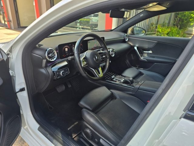 Mercedes-Benz A 200 d Automatic LED Ambient 64 MBux Navi NIGHT Pack 18 - foto 3 di 4