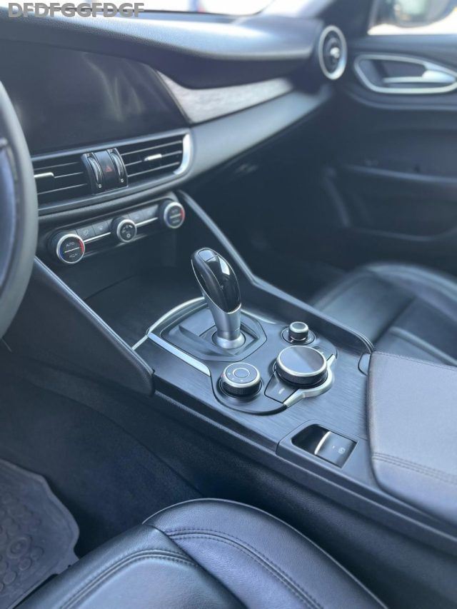 Alfa Romeo Giulia 2.2 Turbodiesel 180 CV AT8 Business - foto 3 di 4