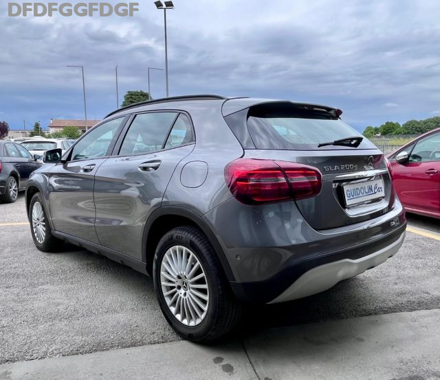 Mercedes-Benz GLA 200 d 135CV Automatica IVA DEDUCIBILE Executive - foto 3 di 4