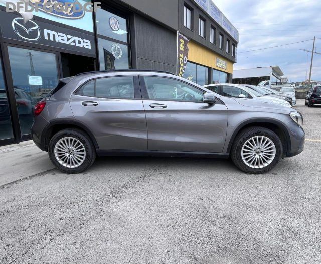 Mercedes-Benz GLA 200 d 135CV Automatica IVA DEDUCIBILE Executive - foto 4 di 4