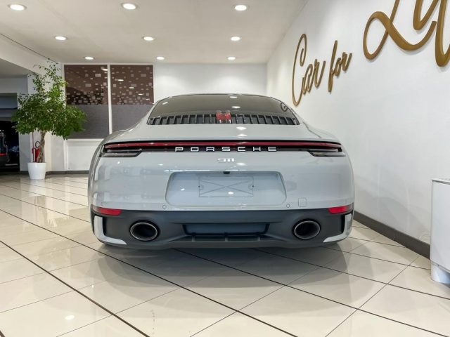 Porsche 911 Carrera 992 Coupè - foto 2 di 4