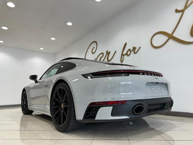 Porsche 911 Carrera 992 Coupè - foto 4 di 4
