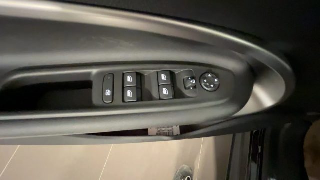 Jeep Avenger 1.2 Turbo E-HYBRID auto Summit #TETTO #VARI COLORI, del 2025, 1 km, in vendita a Martellago (VE)