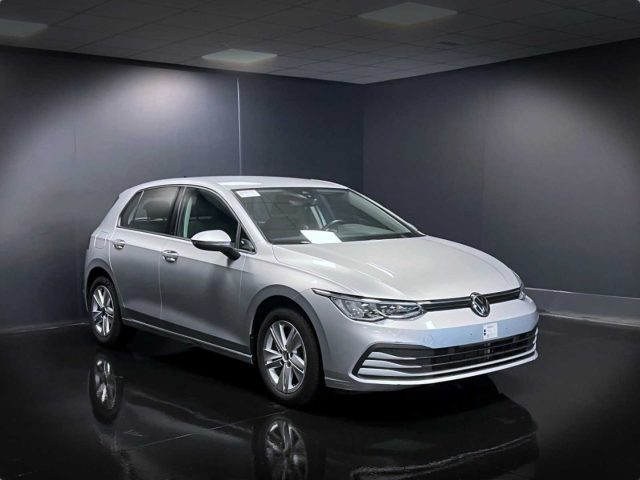 Volkswagen Golf 1.0 eTSI 110CV EVO DSG Life usato a MARTELLAGO