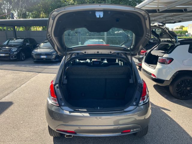 Lancia Ypsilon 1.0 FireFly 5 porte S&S Hybrid Platino usato a MARTELLAGO