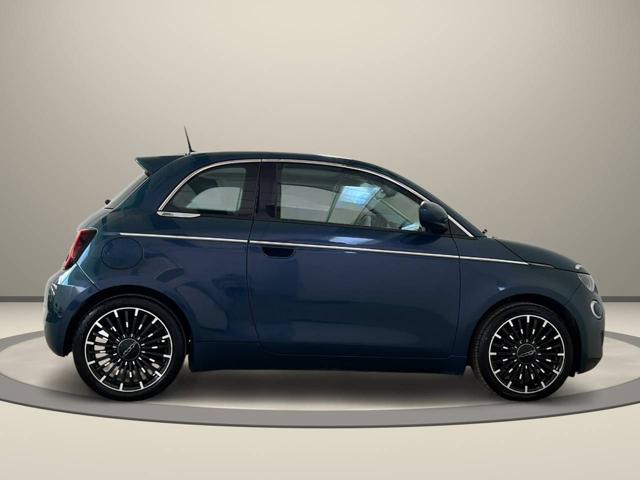 Fiat 500e Berlina 42kWh La Prima By Bocelli 320 Km autonomia - foto 4 di 4