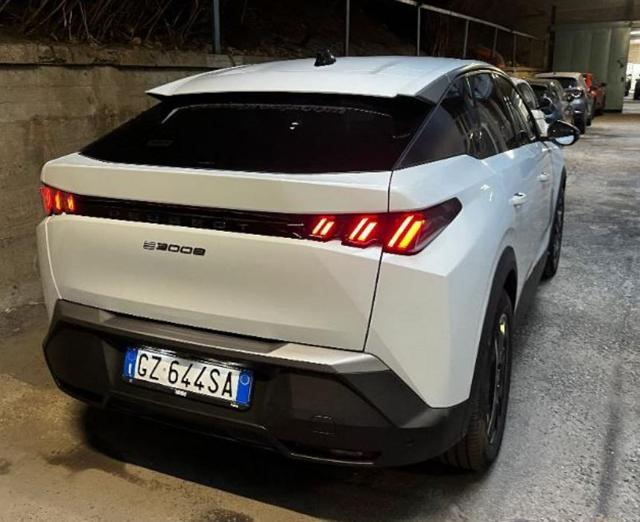 Peugeot e-3008 motore elettrico (73kWh) 210 CV Allure - foto 4 di 7