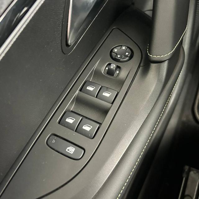 Peugeot 2008 motore elettrico 136 CV GT Pack TETTO APRIBILE usato a FARA GERA D ADDA