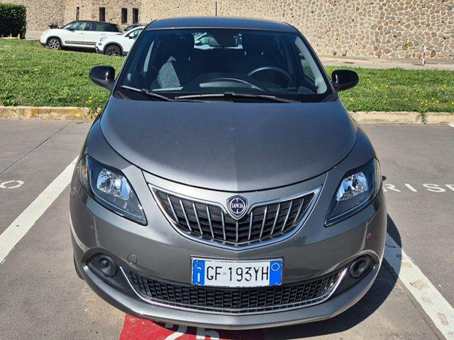 Lancia Ypsilon 1.0 FireFly 5 porte S&S Hybrid Ecochic Silver usato a CIVITAVECCHIA