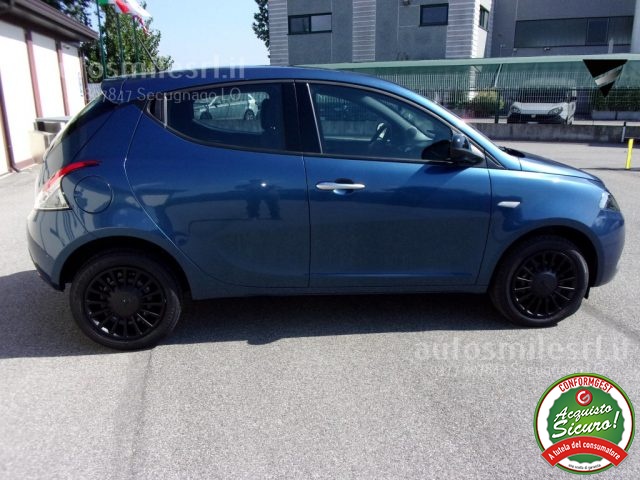Lancia Ypsilon 1.0 FireFly 5 porte S&S Hybrid Silver nuovo a SECUGNAGO
