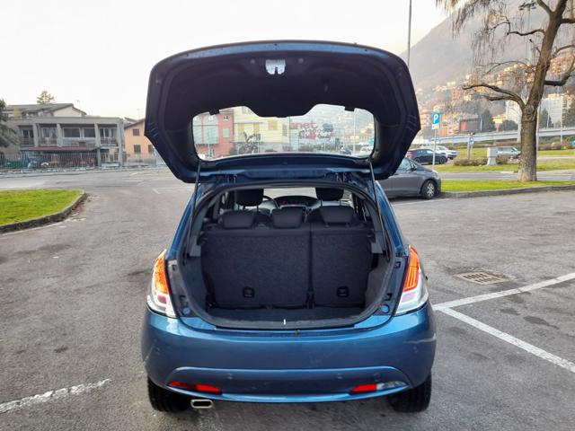 Lancia Ypsilon 1.0 FireFly 5 porte S&S Hybrid Platino, del 2024, 12.200 km, in vendita a Como (CO)