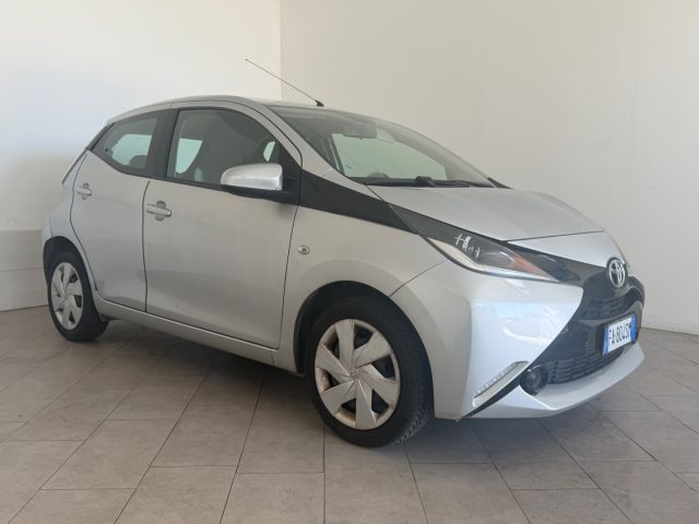 Toyota Aygo 1.0 VVT-i 69 CV 5 porte x-wave - foto 3 di 4