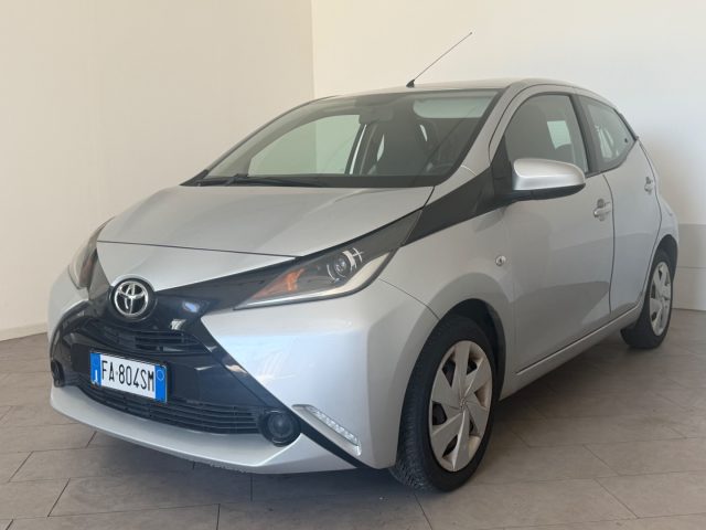 Toyota Aygo 1.0 VVT-i 69 CV 5 porte x-wave - foto 2 di 4