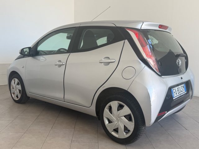 Toyota Aygo 1.0 VVT-i 69 CV 5 porte x-wave - foto 4 di 4