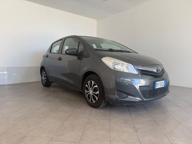Toyota Yaris 1.0 5P Lounge - foto 2 di 4