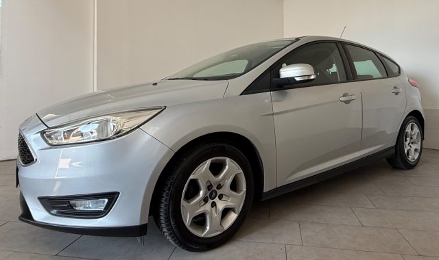 Ford Focus 1.6 120 CV GPL Titanium - foto 3 di 4