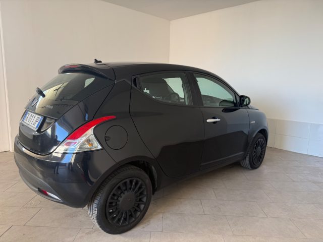 Lancia Ypsilon 1.0 FireFly 5 porte S&S Hybrid Ecochic A. Ferretti - foto 2 di 4