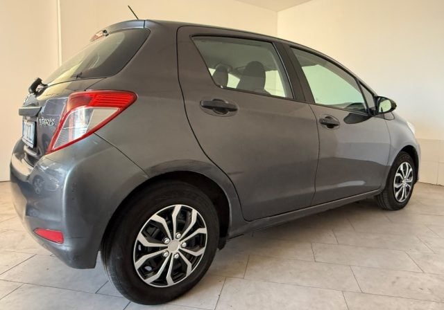 Toyota Yaris 1.0 5P Lounge - foto 4 di 4